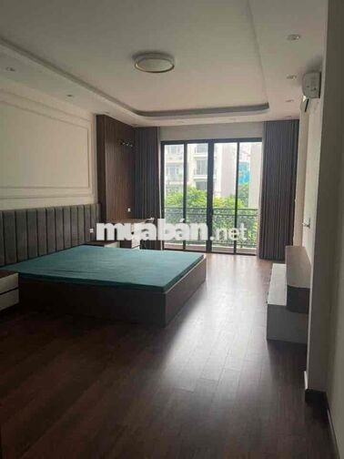 Cho thuê  tầng 1, tầng 2 trong nhà nguyên căn mặt phố Lê Quý Đôn, Quận