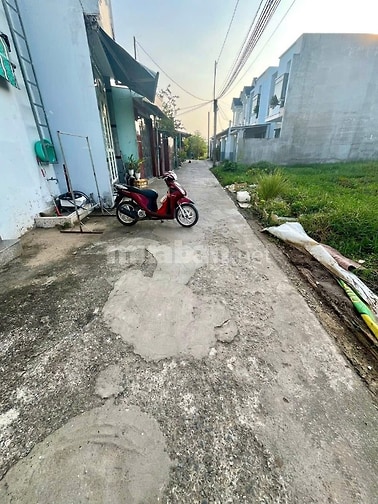 Bán nhanh lô đất DT 85m2,gần KCN Xuyên Á,SHR công chứng ngay