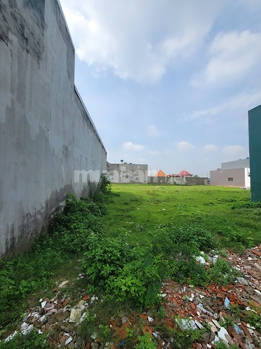 Bán nhanh lô đất DT 85m2,gần KCN Xuyên Á,SHR công chứng ngay