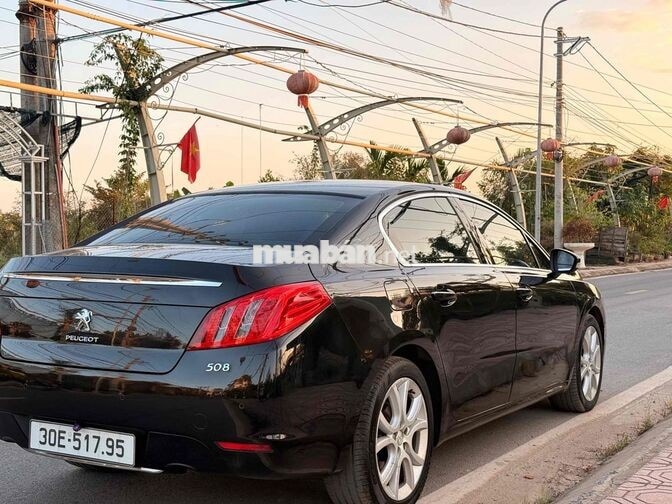 Peugeot 508 Đen 5 chỗ