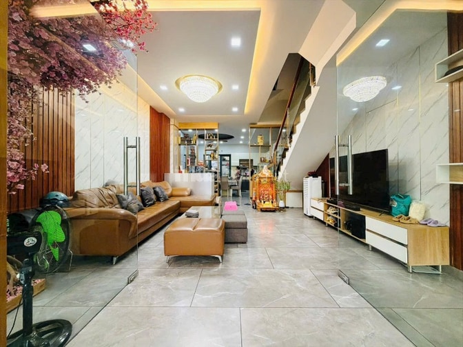 Kẹt tiền bán gấp căn nhà Sadeco Phước Kiển A giá cực tốt