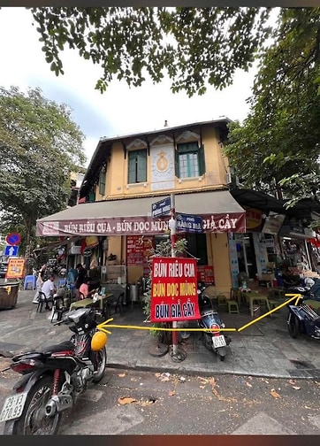 Cho thuê mbkd lô góc 2mt Hàng Mã, mặt tiền 10.5m