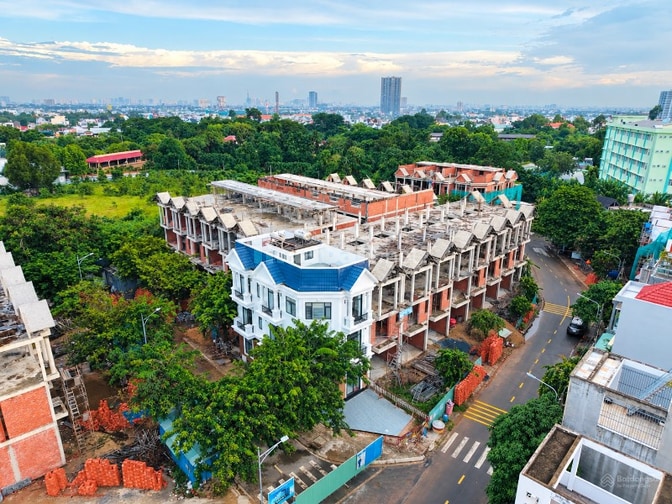 Nhà phố Nguyễn Văn Tiết 6,8 tỷ 5x20m, 1 trệt 2 lầu, vay 70%, 30% HĐMB