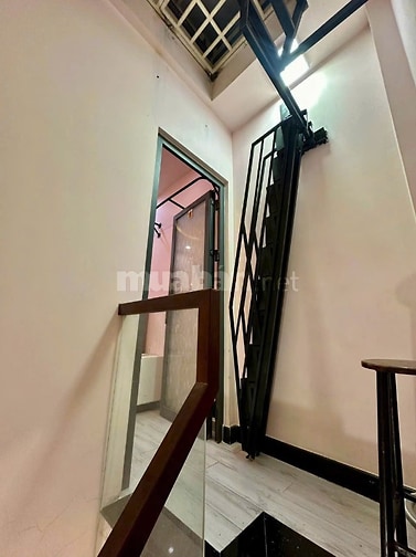CHO THUÊ HẺM TRẦN QUANG KHẢI, P. TÂN ĐỊNH (Q.1 CŨ).