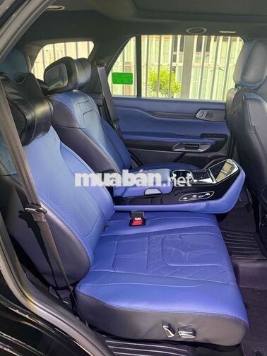 Ford Everest Titanium 2025 Đen 17.000km