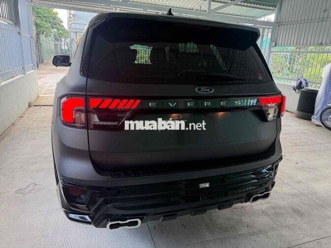 Ford Everest Titanium 2025 Đen 17.000km