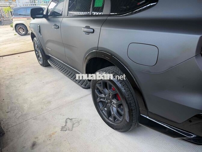 Ford Everest Titanium 2025 Đen 17.000km