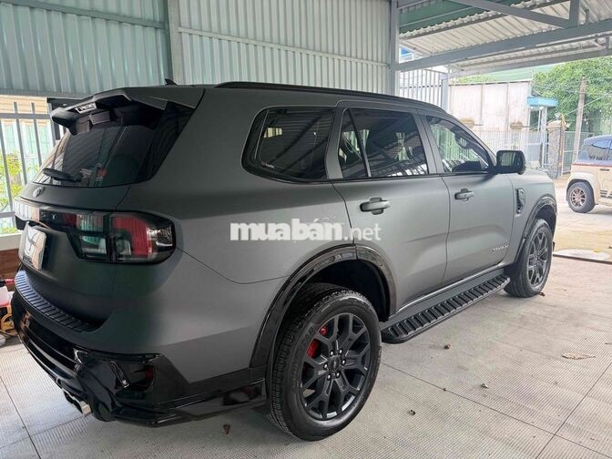 Ford Everest Titanium 2025 Đen 17.000km