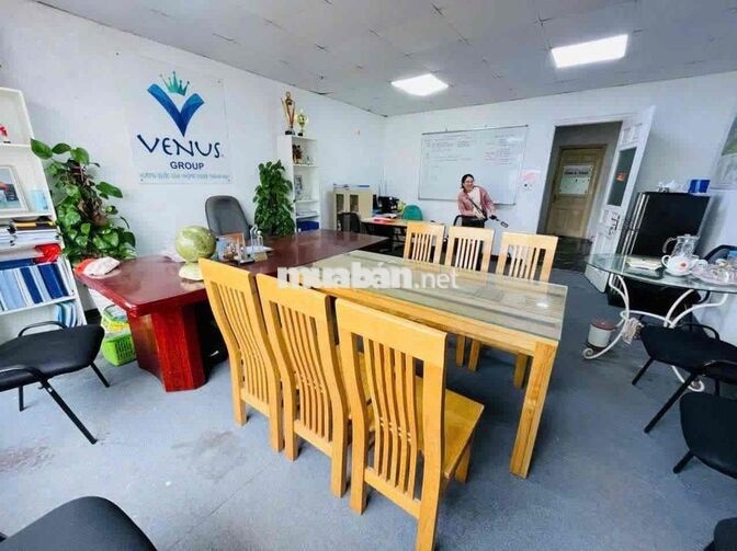 Cho thuê sàn VP mặt phố Yên Lãng 45m2 giá 7tr/th, thang máy, bảo vệ