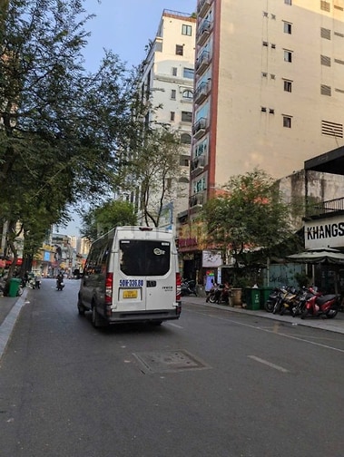 MẶT TIỀN - THỦ KHOA HUÂN, P. BẾN THÀNH - DT: 4.7M X 24M - GIÁ; 125 TỶ