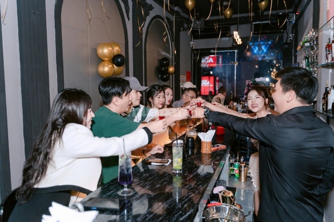 Sang Nhượng Cổ Phần Quán Bar Q1 