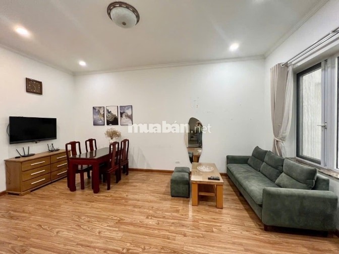 Cho thuê căn hộ dịch vụ ngõ 135 Đội Cấn, ven hồ Đầm Tròn 