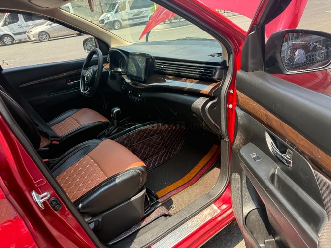 SUZUKI ERTIGA 7 CHỖ  XE GIA ĐÌNH  BIỂN SÀI GÒN  GIÁ 357 TL