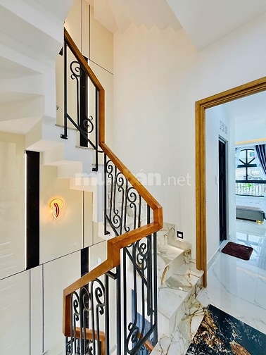 Xe hơi để trong Nhà 3 lầu tuyệt đẹp Cao cấp hẻm Phan Huy Ích, P12, Q.G