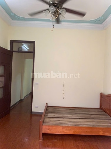 Cần cho thuê nhà 3 tầng, tại phố Yên Sở, Hoàng Mai