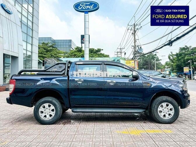 Ford Ranger XLS 4x2 2021 Xanh đen Thái Lan