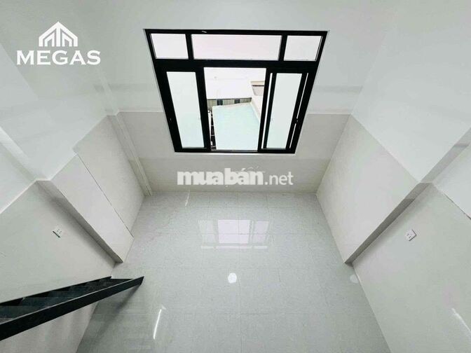Phòng gác 30m2 cho nhóm 3-4 bạn cửa sổ trời thoáng ngay VLU, IUH