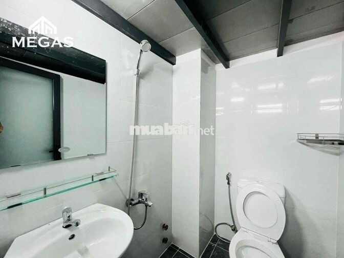 Phòng gác 30m2 cho nhóm 3-4 bạn cửa sổ trời thoáng ngay VLU, IUH