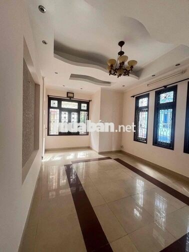 cho thuê nhà hẻm tải lạc long quân p11 tân bình. DT: 4m5 x 22m 3 lầu