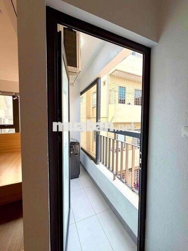 STUDIO FULL NỘI THẤT, BAN CÔNG RỘNG THOÁNG MÁT NGAY TRUNG TÂM QUẬN 7