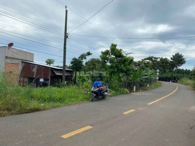 cần bán lô đất đã có sổ đỏ, tiện làm nhà vườn, đường thông thoáng