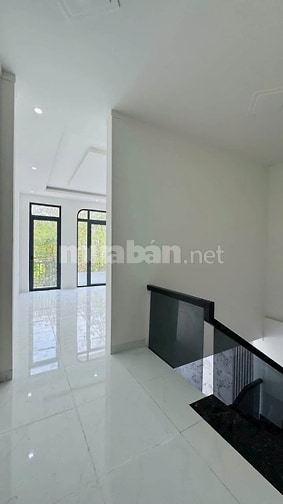 Bán Nhà Lầu Ngay Gần Big C Tân Hiệp, Ngã tư Tân Phong