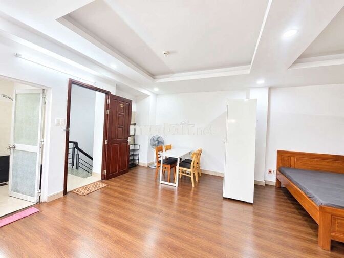 Studio rộng 40m2 - gần trường RMIT, gần Lotte, Crescent Mall, ..