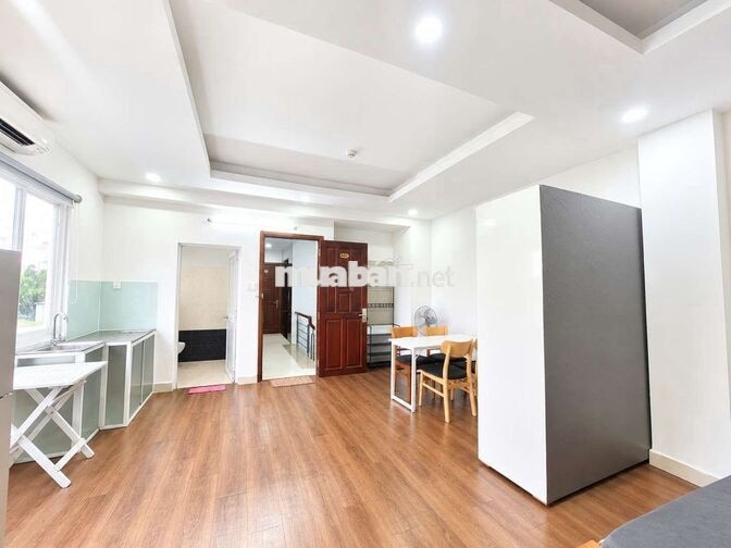 Studio rộng 40m2 - gần trường RMIT, gần Lotte, Crescent Mall, ..