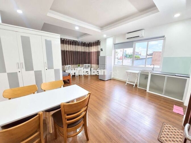 Studio rộng 40m2 - gần trường RMIT, gần Lotte, Crescent Mall, ..