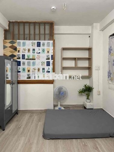 Phòng nội thất sẵn, Ở liền được. 409/2 Hoà Hảo.  Cách UEH cơ sở B 230m