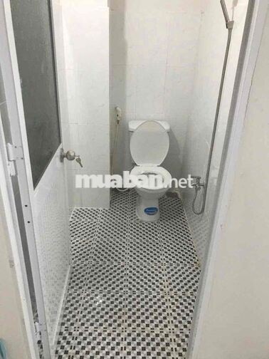 Phòng nội thất sẵn, Ở liền được. 409/2 Hoà Hảo.  Cách UEH cơ sở B 230m