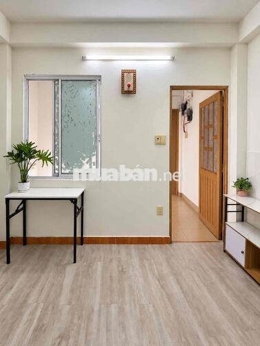 Phòng nội thất sẵn, Ở liền được. 409/2 Hoà Hảo.  Cách UEH cơ sở B 230m