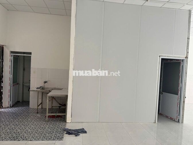 Nhà mặt tiền Phạm Văn Bạch to rộng - Vị trí thuận lợi cho gia đình