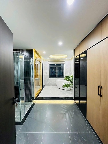 NHÀ CÓ THANG MÁY - CẦN BÁN GẤP - 4.3M X 18M NGAY THẠNH XUÂN 25 , SHR 