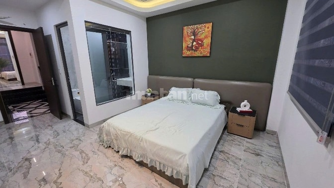 NHÀ CÓ THANG MÁY - CẦN BÁN GẤP - 4.3M X 18M NGAY THẠNH XUÂN 25 , SHR 