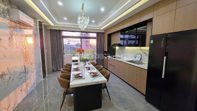 NHÀ CÓ THANG MÁY - CẦN BÁN GẤP - 4.3M X 18M NGAY THẠNH XUÂN 25 , SHR 