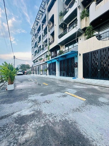 NHÀ CÓ THANG MÁY - CẦN BÁN GẤP - 4.3M X 18M NGAY THẠNH XUÂN 25 , SHR 