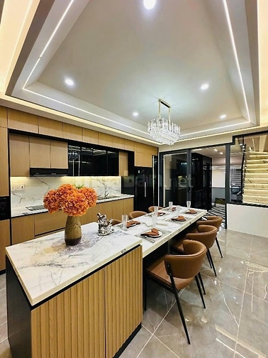 NHÀ CÓ THANG MÁY - CẦN BÁN GẤP - 4.3M X 18M NGAY THẠNH XUÂN 25 , SHR 