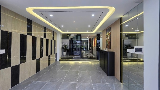 NHÀ CÓ THANG MÁY - CẦN BÁN GẤP - 4.3M X 18M NGAY THẠNH XUÂN 25 , SHR 