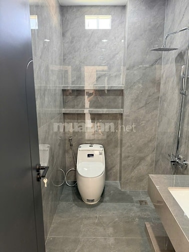 HXH 612/22A Sư Vạn Hạnh, Q10 DT 4x16m, 5 tấng, Giá 34.5 triệu/tháng