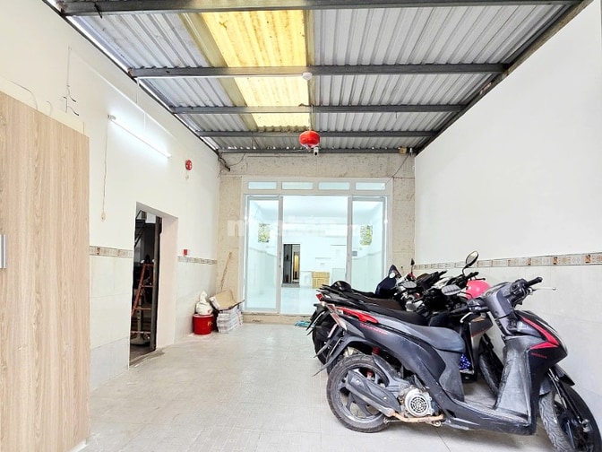 Cho thuê mặt bằng 4m x 10m hẻm xe hơi Hồ Văn Huê