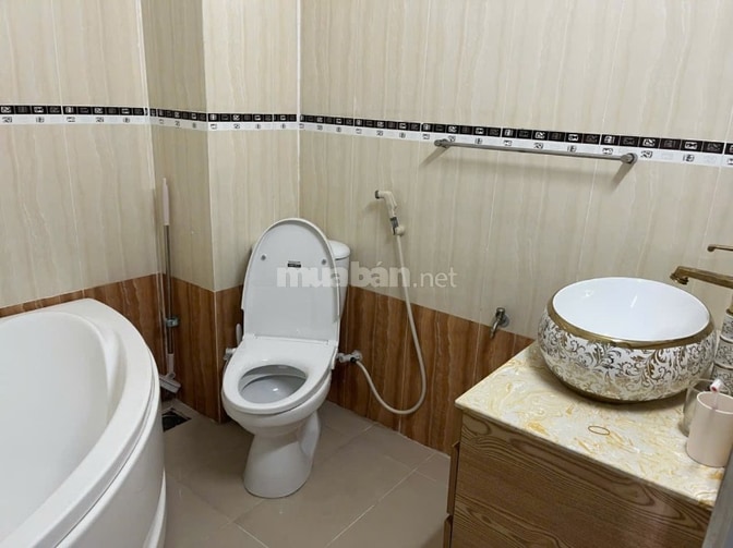 Quá rẻ nhà Mặt Tiền, Vị trí đẹp, 2 mặt tiền, thang máy, nhà thông minh