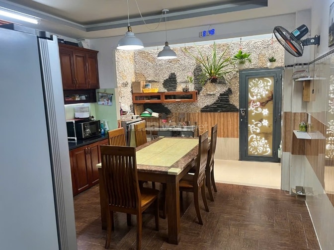 Quá rẻ nhà Mặt Tiền, Vị trí đẹp, 2 mặt tiền, thang máy, nhà thông minh