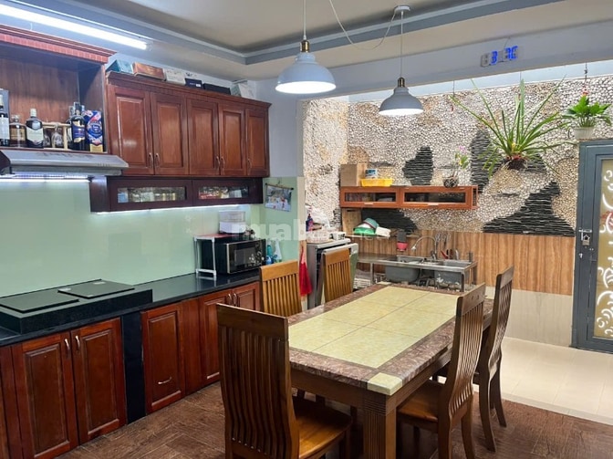 Quá rẻ nhà Mặt Tiền, Vị trí đẹp, 2 mặt tiền, thang máy, nhà thông minh