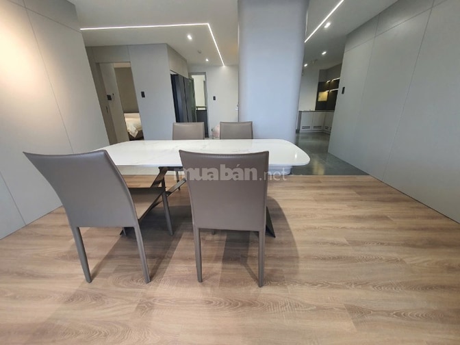 Cần bán lại căn hộ cao cấp Hùng Vương Plaza, 3PN, lầu cao, sổ hồng sẵn