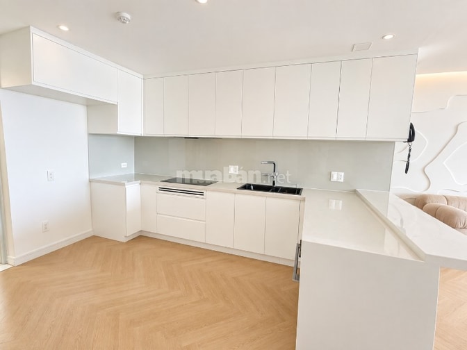 Cần Bán Căn Hộ Hùng Vương Plaza, Q5 - 121m2 (3PN, 3WC), Sổ Hồng Riêng