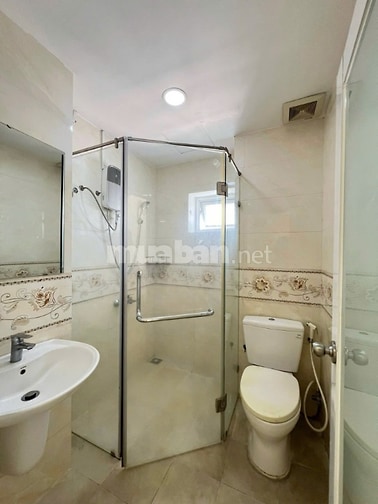 Chung cư Oriental 685 Âu Cơ cho thuê căn 3PN, không nội thất giá 13tr5