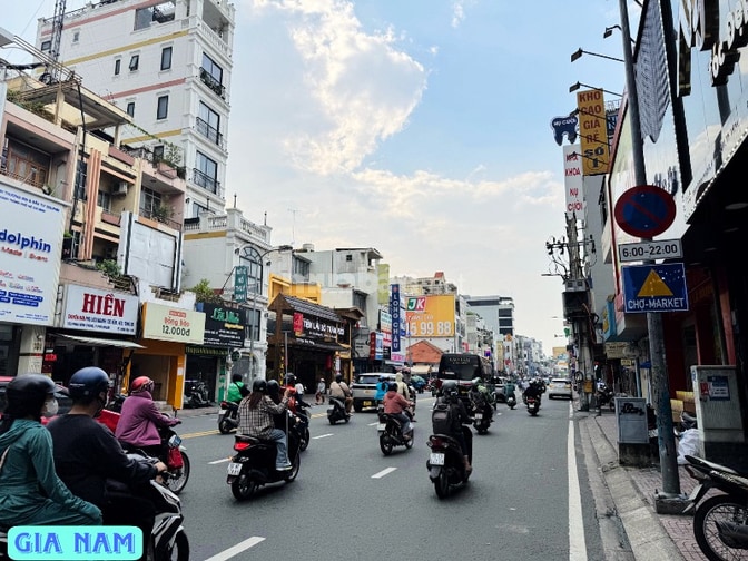 BÁN NHÀ MẶT TIỀN KINH DOANH : 95 PHAN ĐÌNH PHÙNG - P. 17 - PHÚ NHUẬN