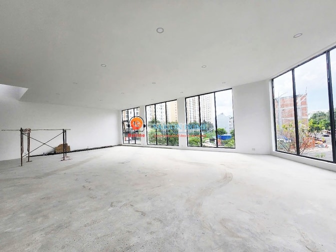 CHO THUÊ TÒA NHÀ GÓC 2 MẶT TIỀN SÀN TRỐNG SUỐT TRỤC LƯƠNG ĐỊNH