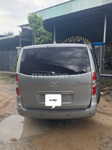 Bán xe Huynhdai Starex máy dầu màu bạc 